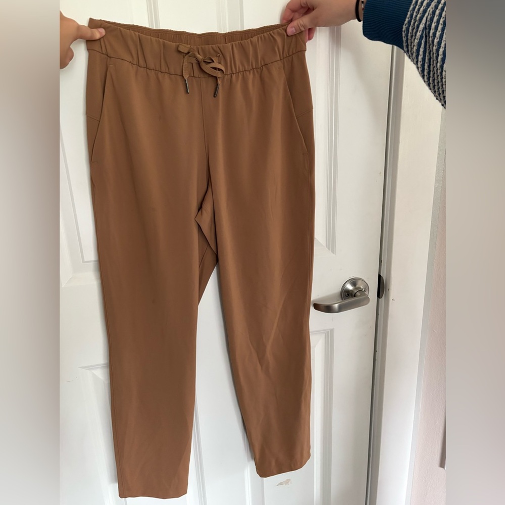 Lululemon cropped jogger pants